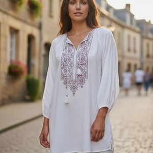 Chic White Embroidered Tunic by [Brand]